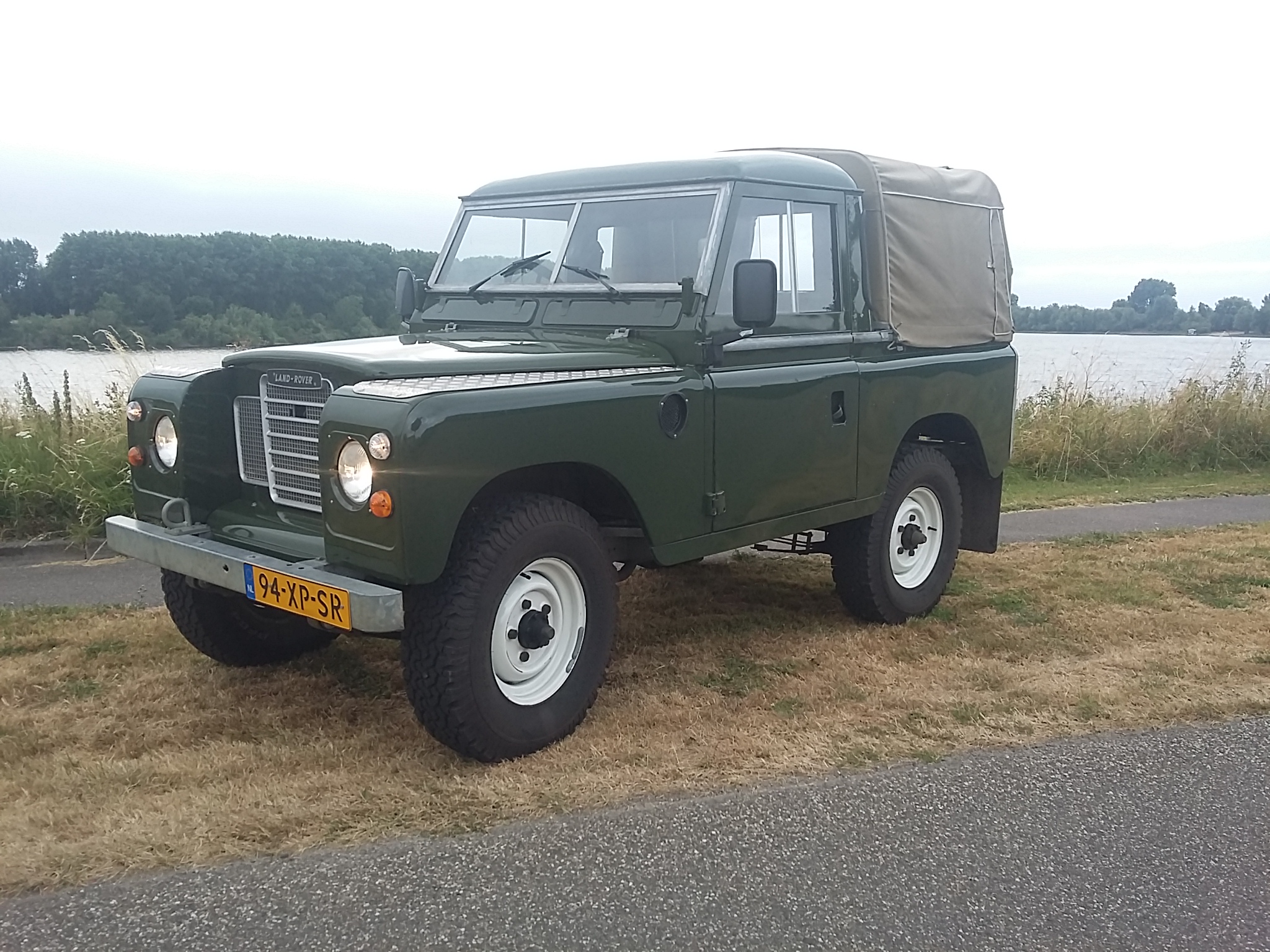 TE KOOP LANDROVER 88 Maanrover